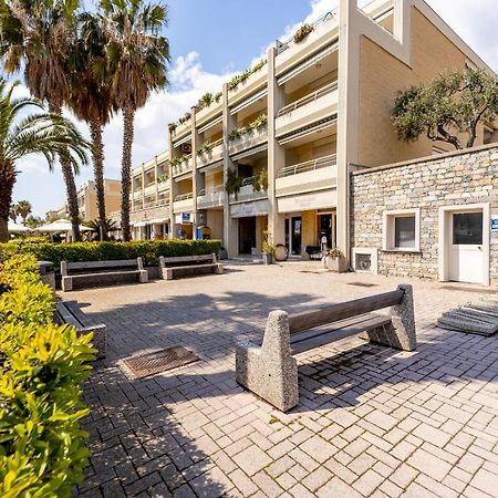 Aregai Marina Exclusive Seaside Apartments Santo Stefano al Mare Luaran gambar