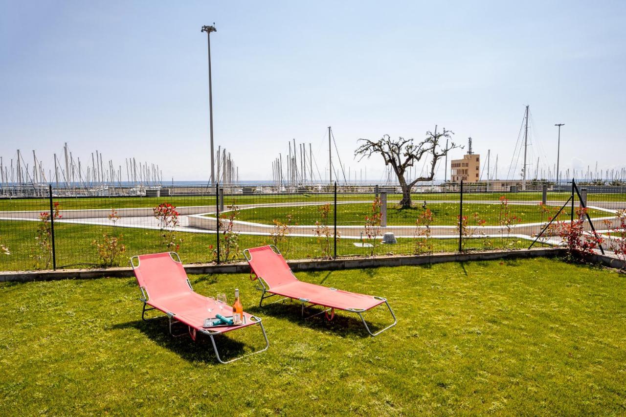 Aregai Marina Exclusive Seaside Apartments Santo Stefano al Mare Luaran gambar