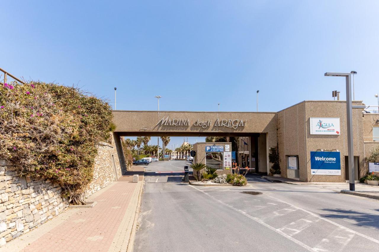 Aregai Marina Exclusive Seaside Apartments Santo Stefano al Mare Luaran gambar