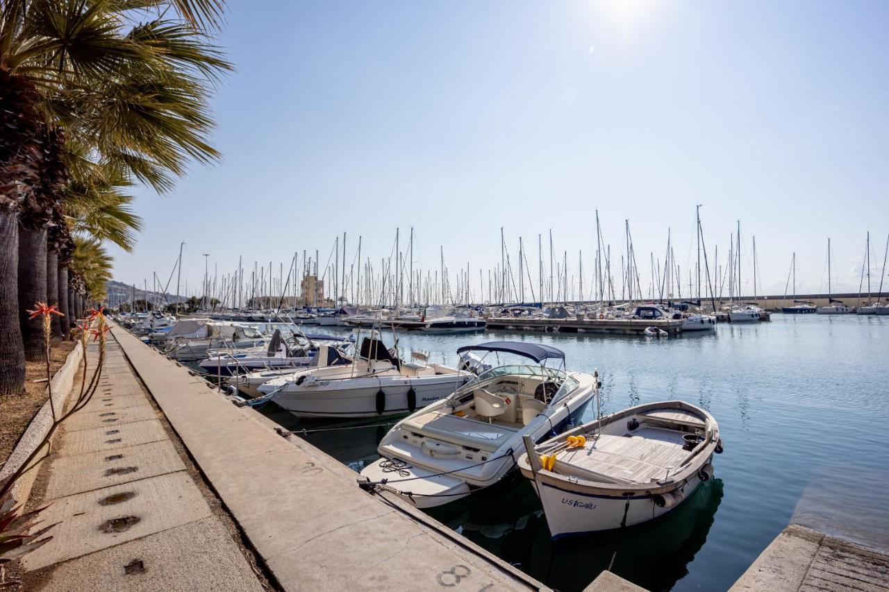 Aregai Marina Exclusive Seaside Apartments Santo Stefano al Mare Luaran gambar