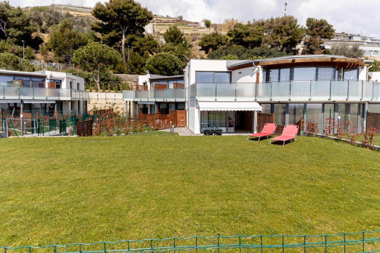 Aregai Marina Exclusive Seaside Apartments Santo Stefano al Mare Luaran gambar