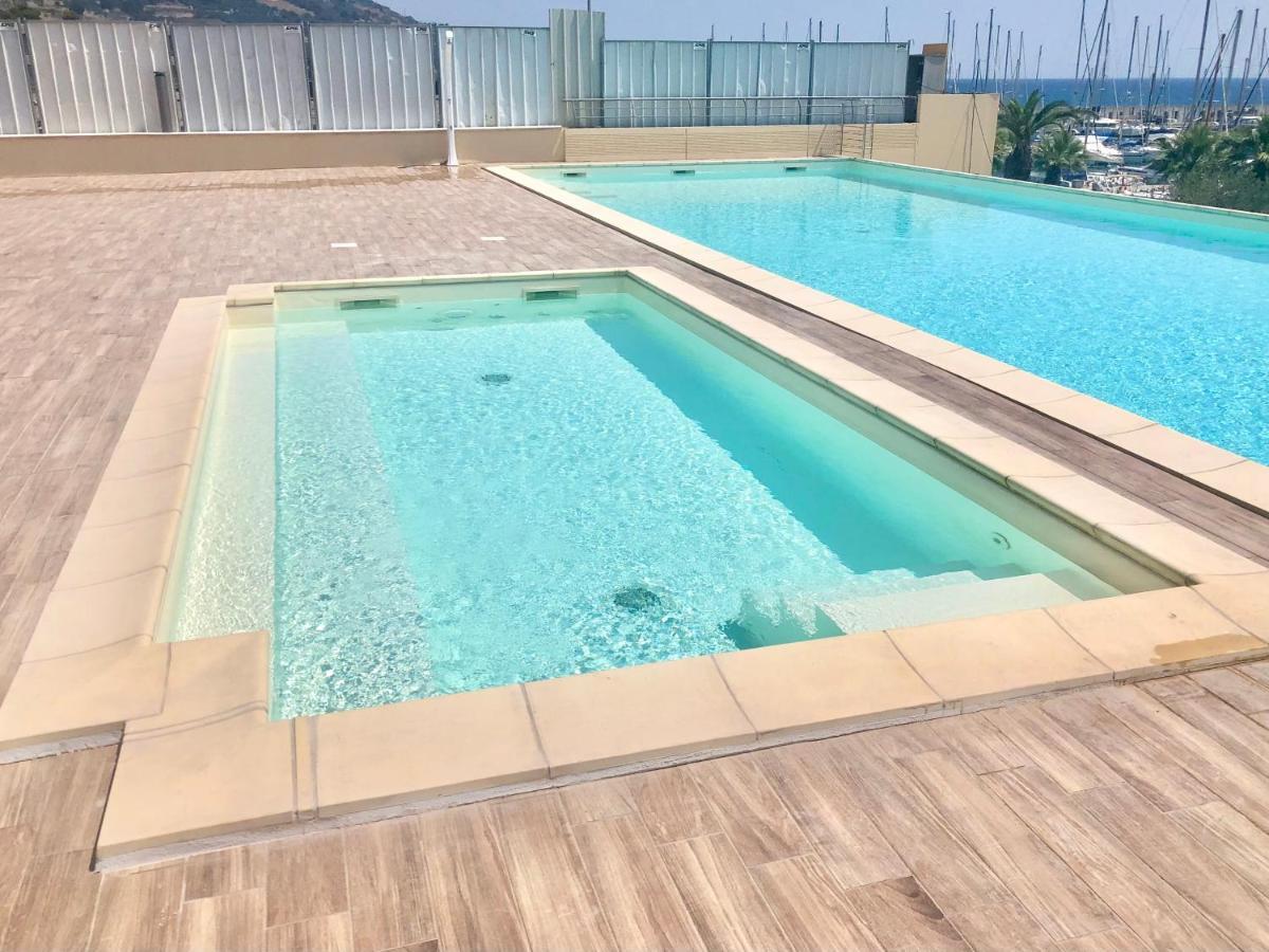 Aregai Marina Exclusive Seaside Apartments Santo Stefano al Mare Luaran gambar
